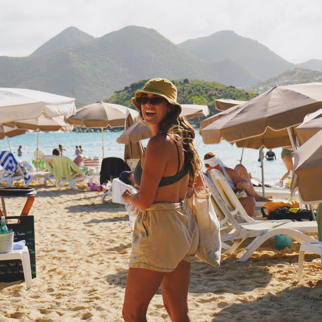 Viana Lora at the beach – Stamps Tours